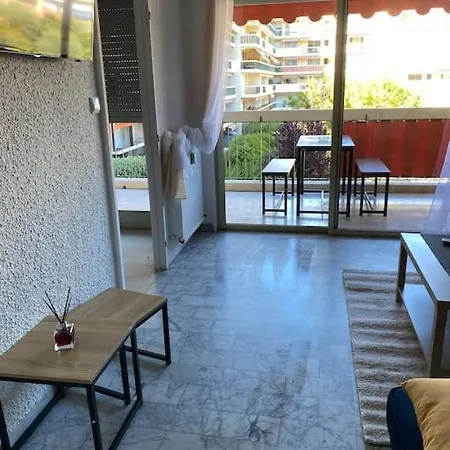 Golf Juan アパート *