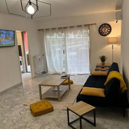 Golf Juan アパート